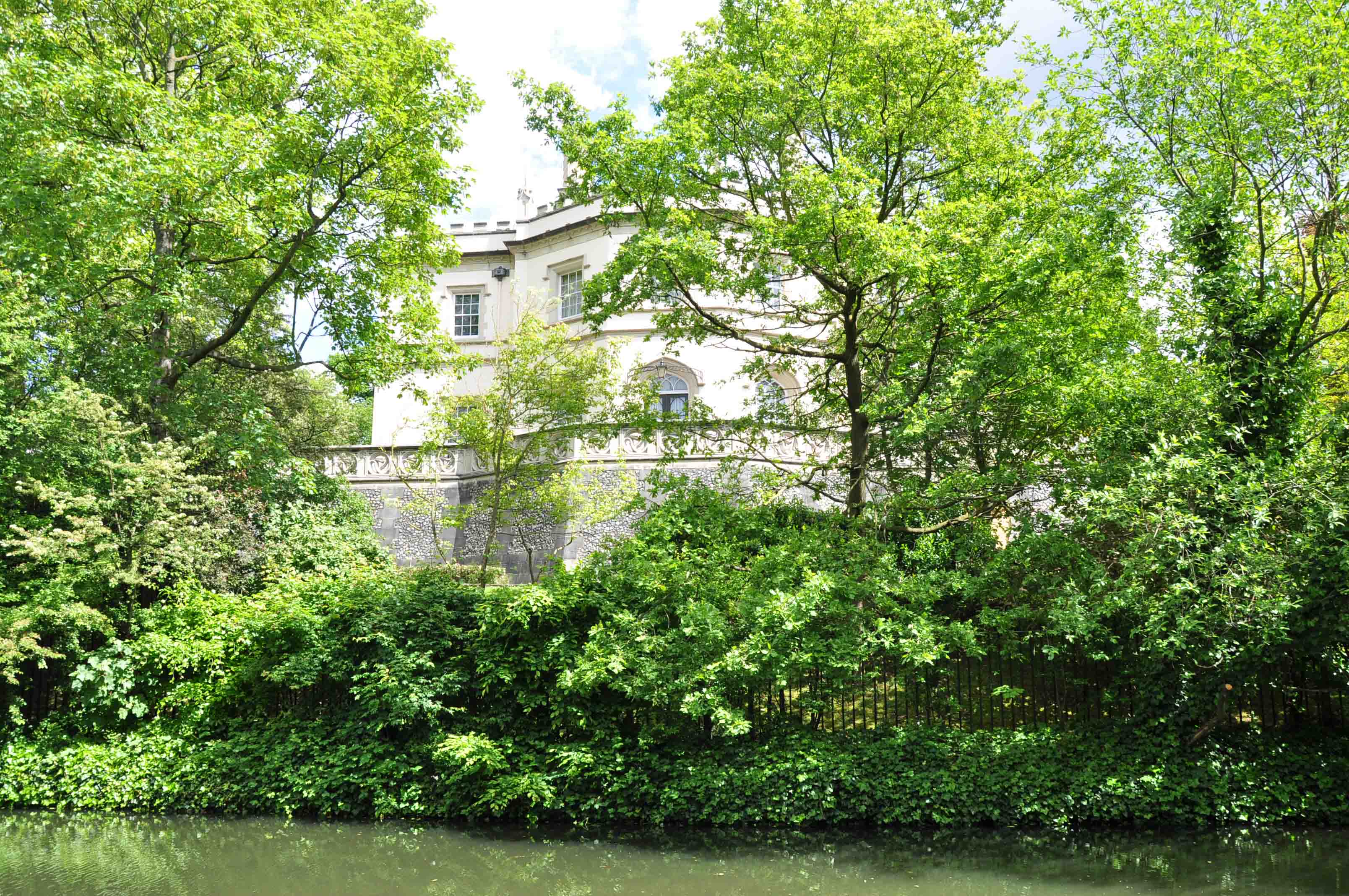 Hidden palace on Grand Union Canal